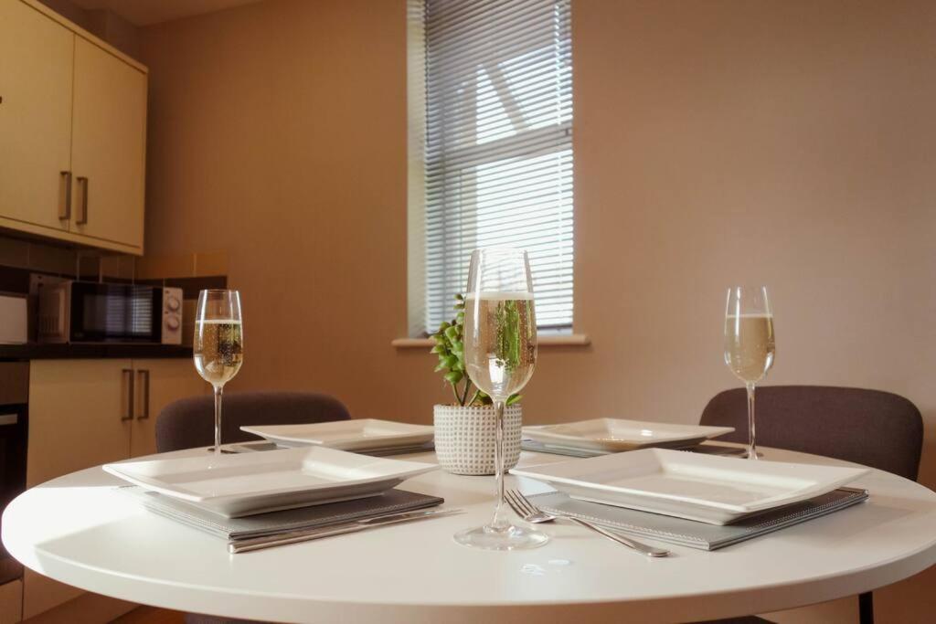Primeee Location! - Modern Central Apartment Bristol