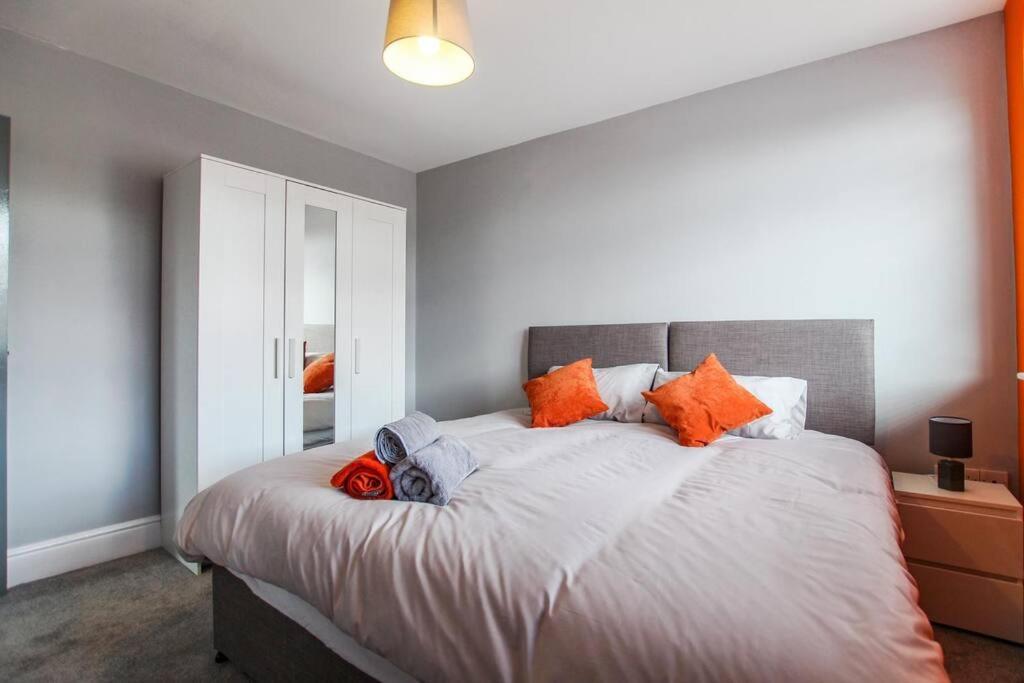 Primeee Location! - Modern Central Apartment Apartment *