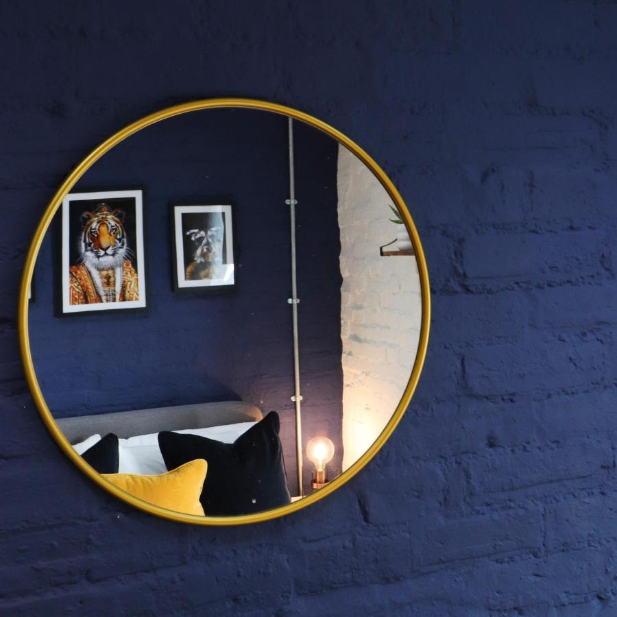 Quirky And Cool Christmas Steps 2 Bed Apartment *