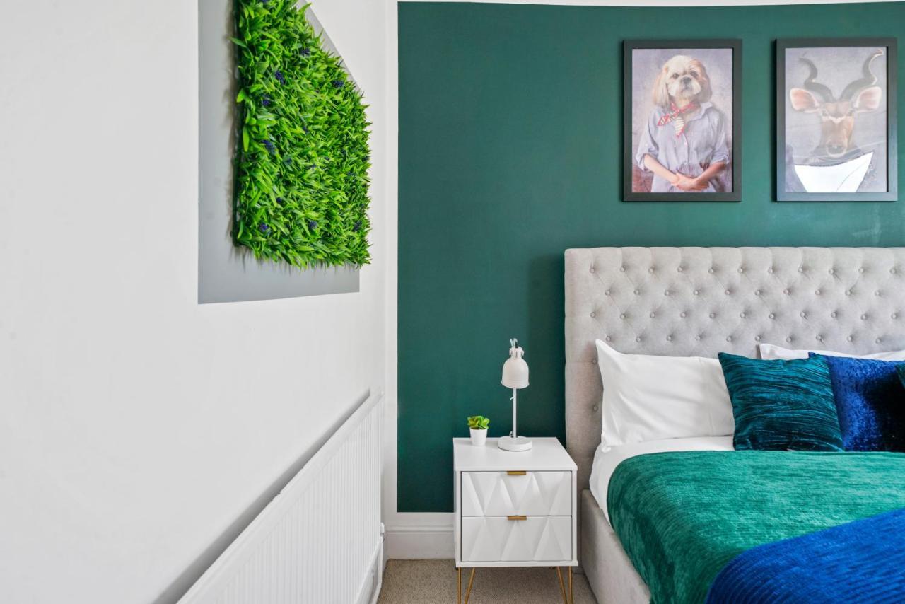 Apartment The Emerald Gem - Overlooking The Park *