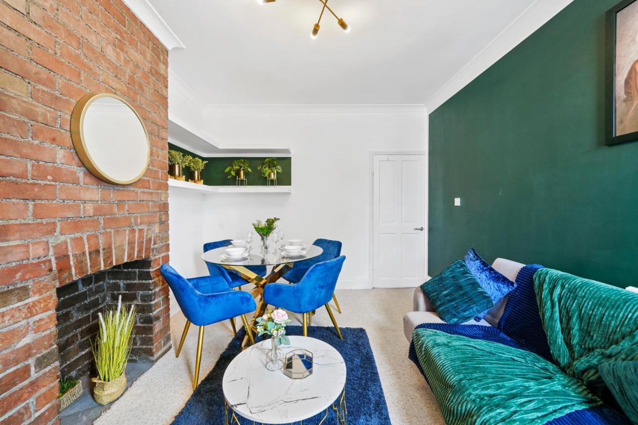 Apartment The Emerald Gem - Overlooking The Park *