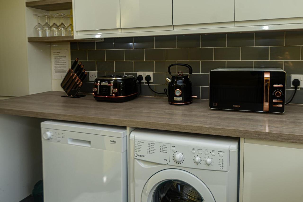 Superb Dwelling! Fast Wifi, Parking, Patchway Bristol