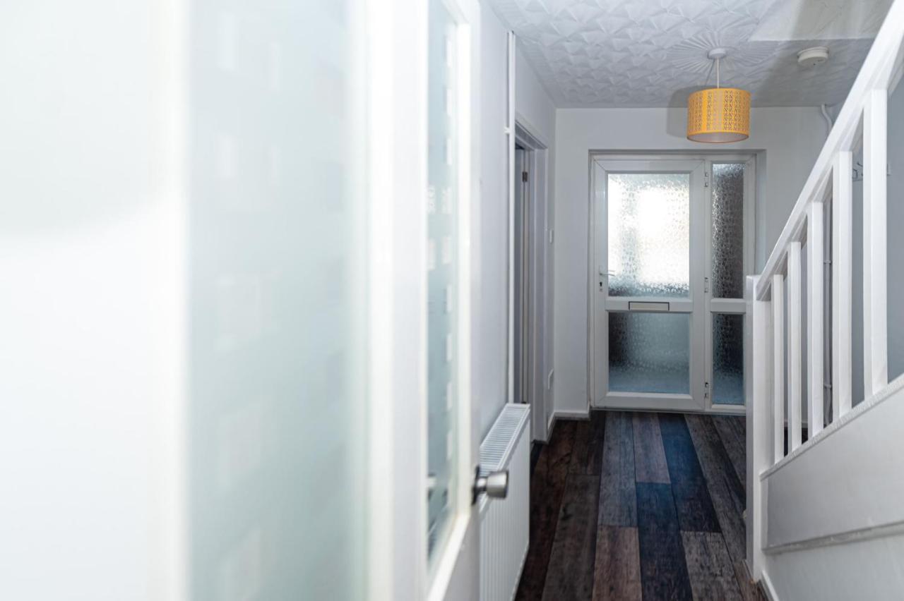 Superb Dwelling! Fast Wifi, Parking, Patchway *