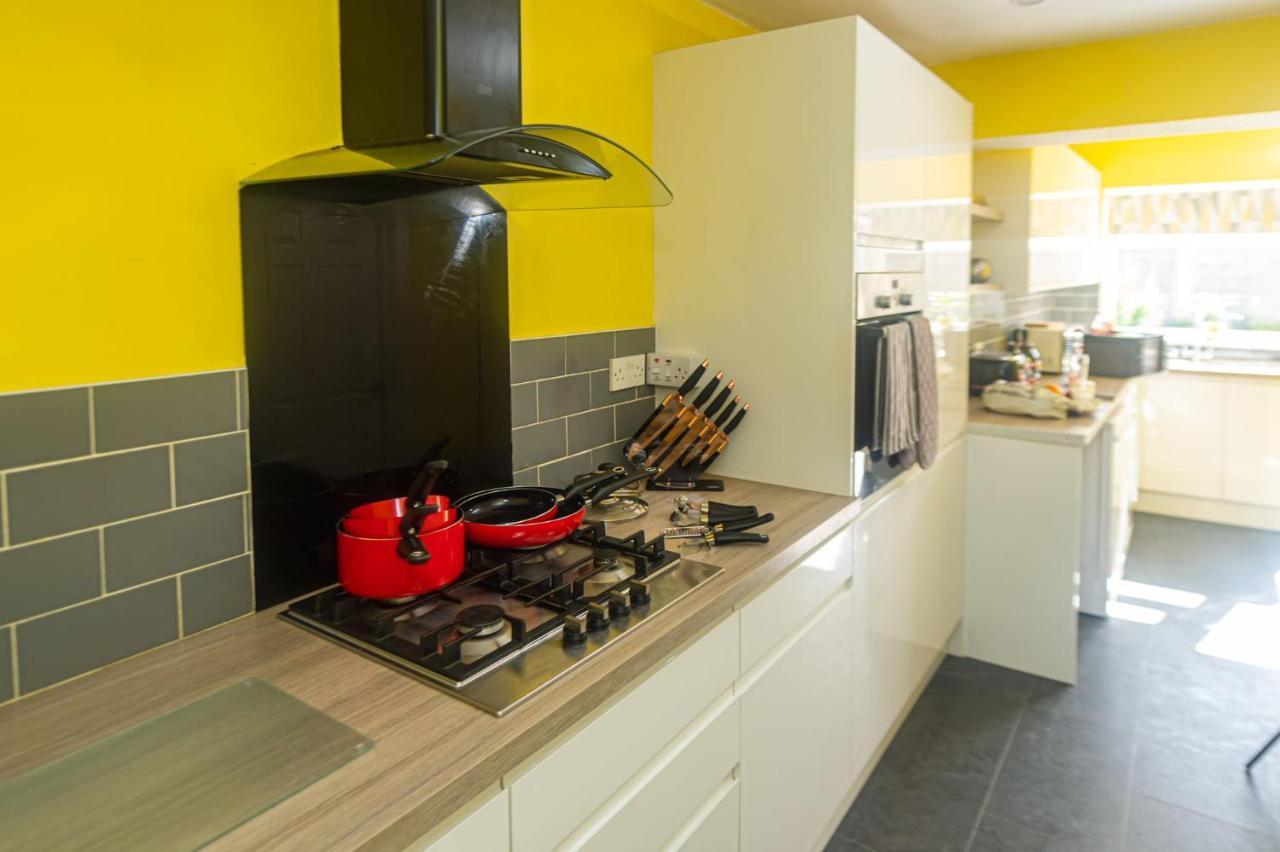 Superb Dwelling! Fast Wifi, Parking, Patchway *
