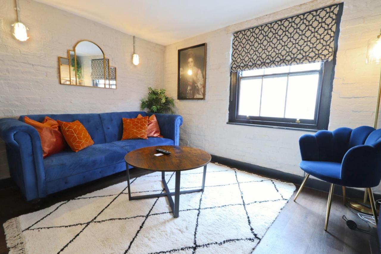 Apartment Quirky And Cool Christmas Steps 2 Bed *