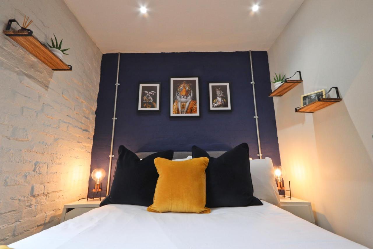 Apartment Quirky And Cool Christmas Steps 2 Bed