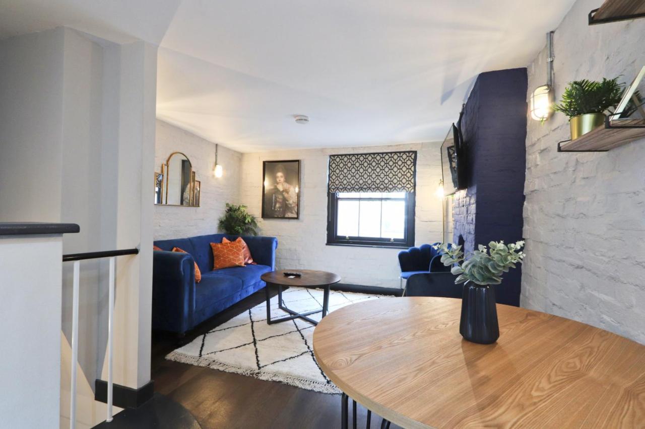 Apartment Quirky And Cool Christmas Steps 2 Bed *
