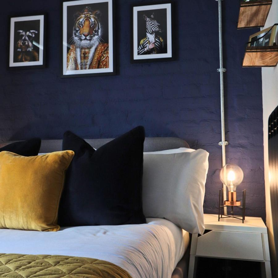 Quirky And Cool Christmas Steps 2 Bed Apartment *