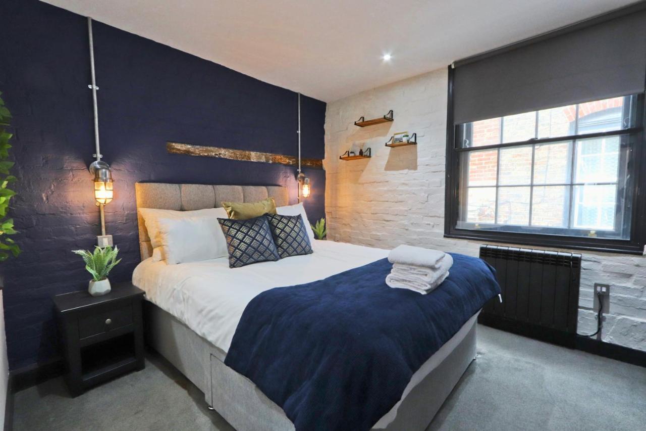 Quirky And Cool Christmas Steps 2 Bed *