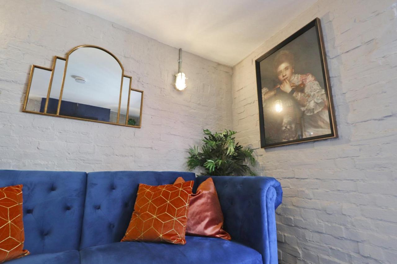 Apartment Quirky And Cool Christmas Steps 2 Bed