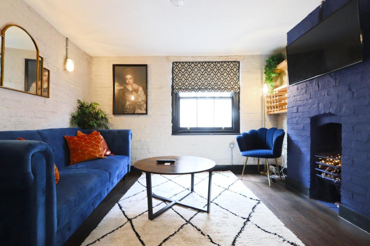 Apartment Quirky And Cool Christmas Steps 2 Bed *