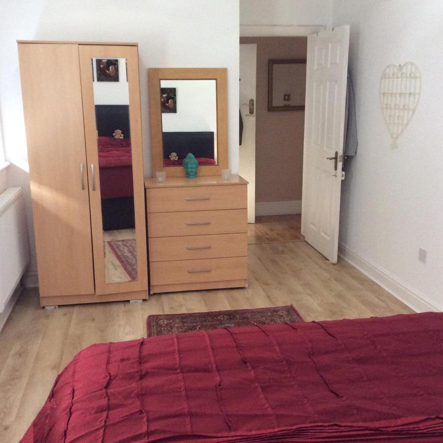 2 Double Bedroom Flat With Large Garden *