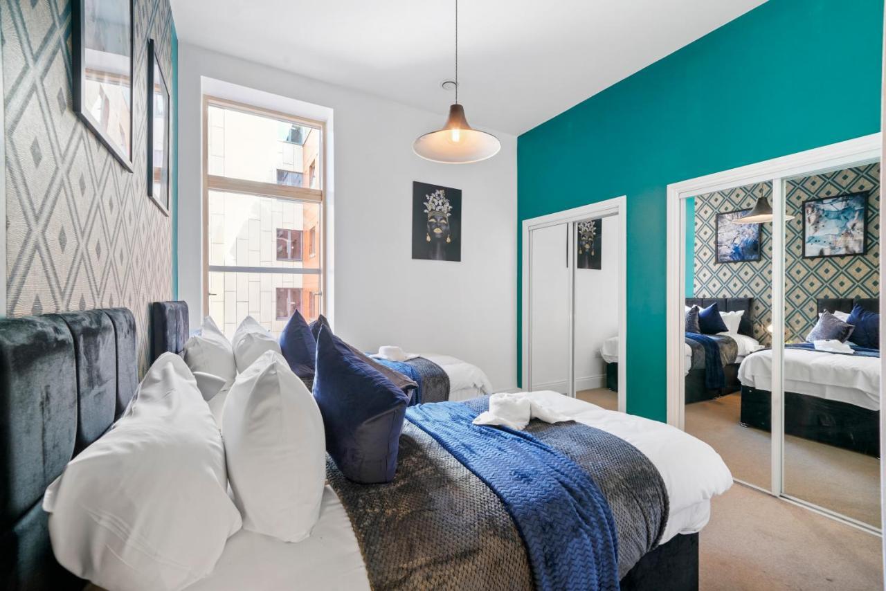 Apartment Stunning Abode - Sleeps 10 - Parking *