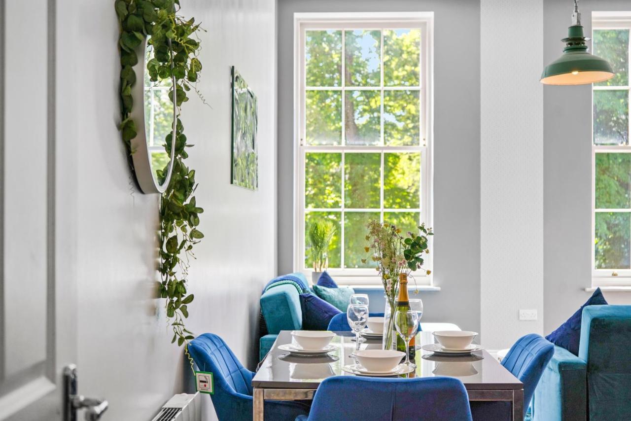 Stunning Abode - Sleeps 10 - Parking Apartment *