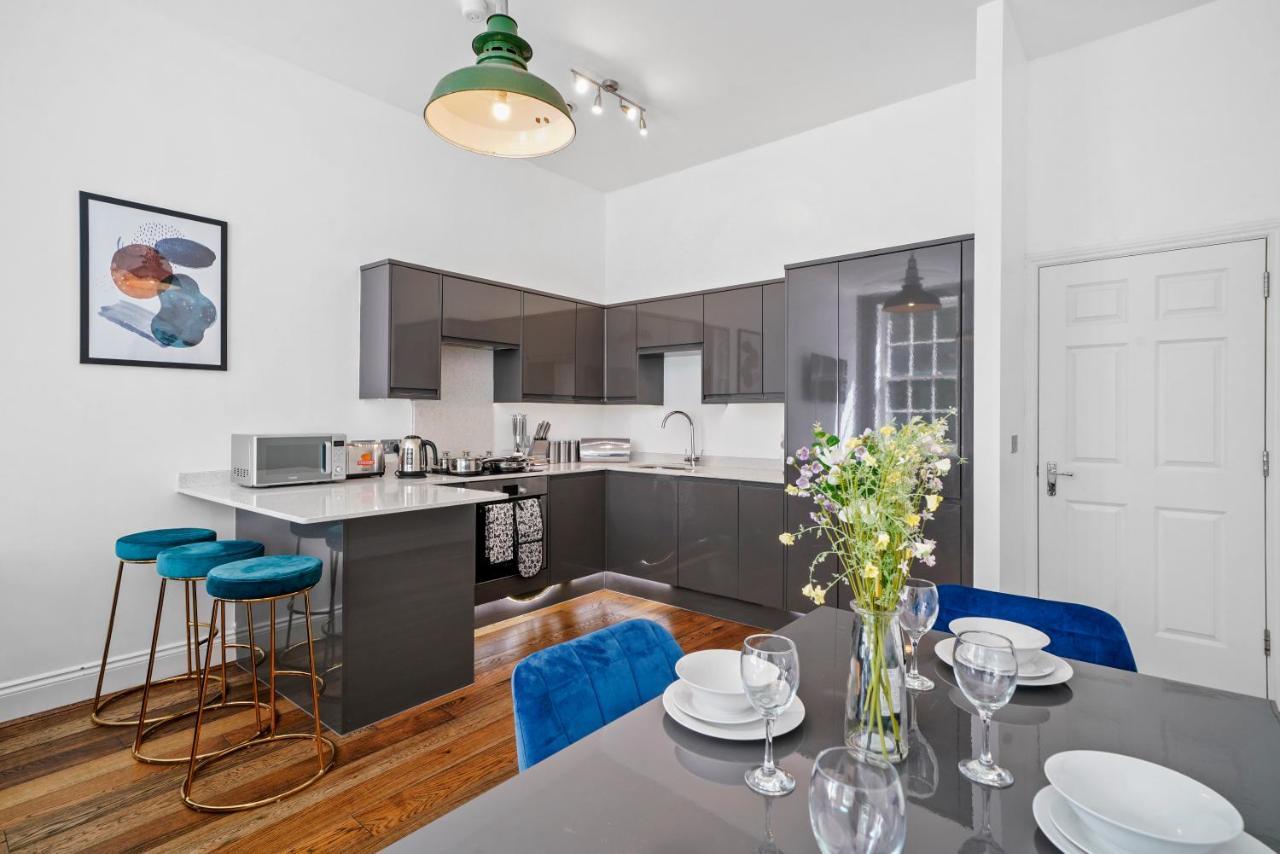 Apartment Stunning Abode - Sleeps 10 - Parking