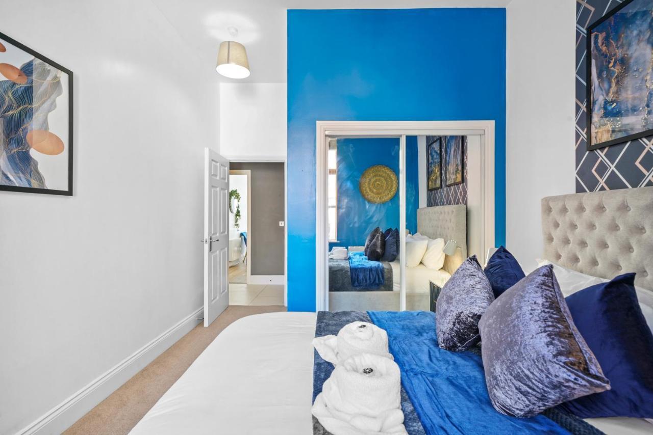 Apartment Stunning Abode - Sleeps 10 - Parking *
