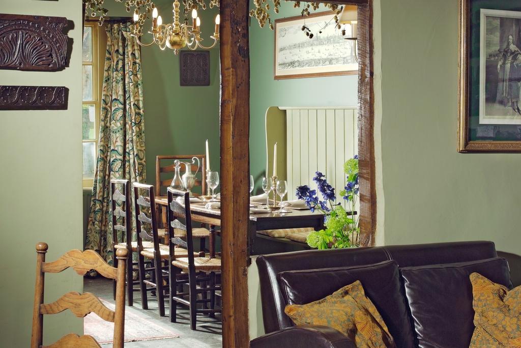Inn Lord Poulett Arms