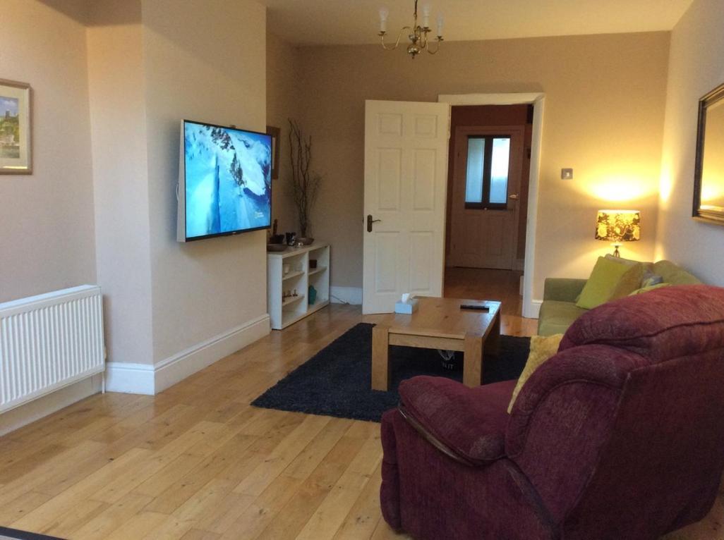 2 Double Bedroom Flat With Large Garden Apartment *