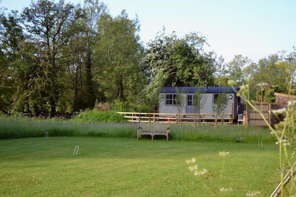 Chalet Large Luxury Shepherds Hut With Hot Tub Nr Bath