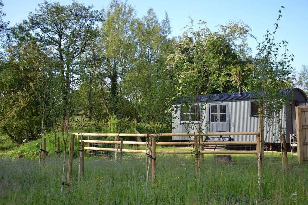 Large Luxury Shepherds Hut With Hot Tub Nr Bath Chalet Bristol