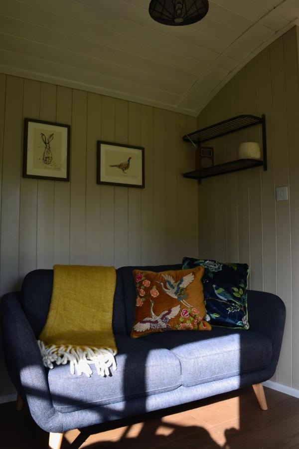 Chalet Large Luxury Shepherds Hut With Hot Tub Nr Bath *