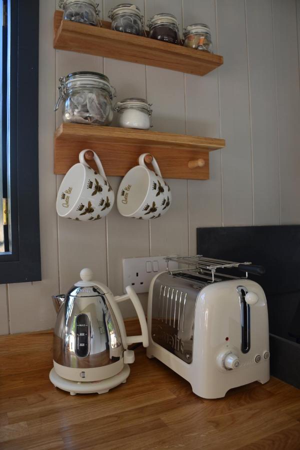 Chalet Large Luxury Shepherds Hut With Hot Tub Nr Bath