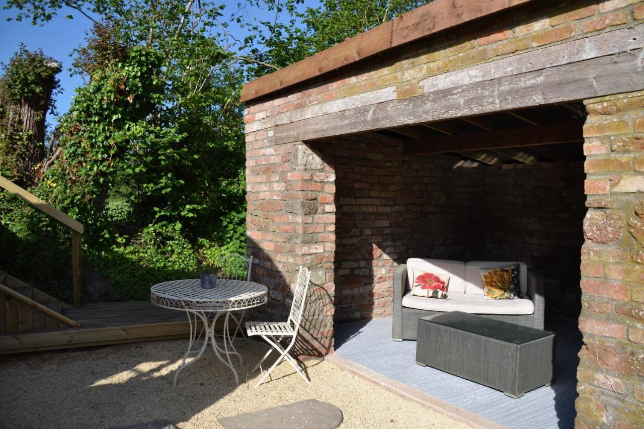 Large Luxury Shepherds Hut With Hot Tub Nr Bath Chalet *