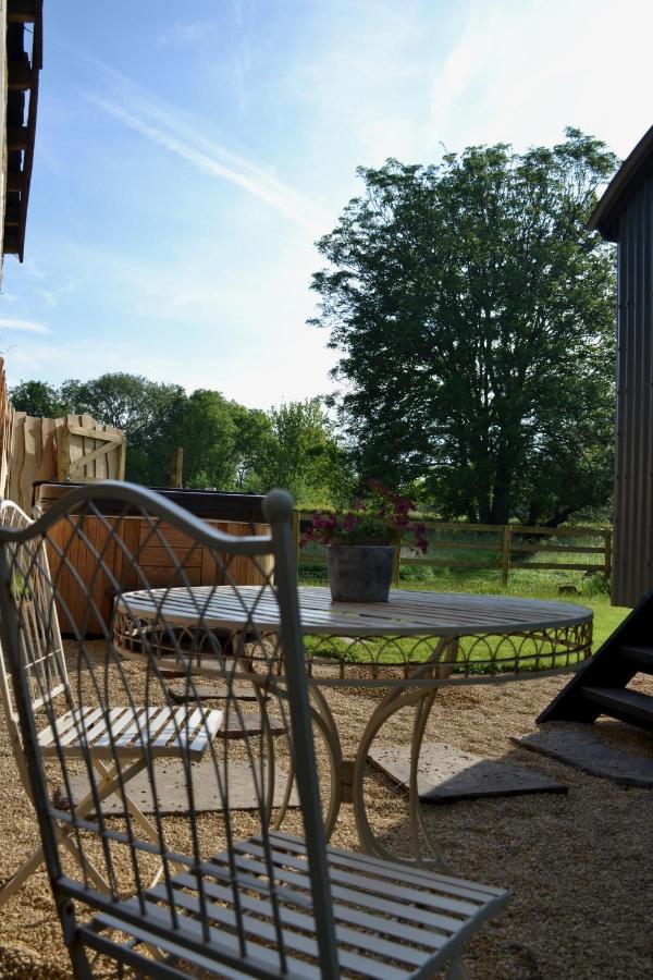 Large Luxury Shepherds Hut With Hot Tub Nr Bath *
