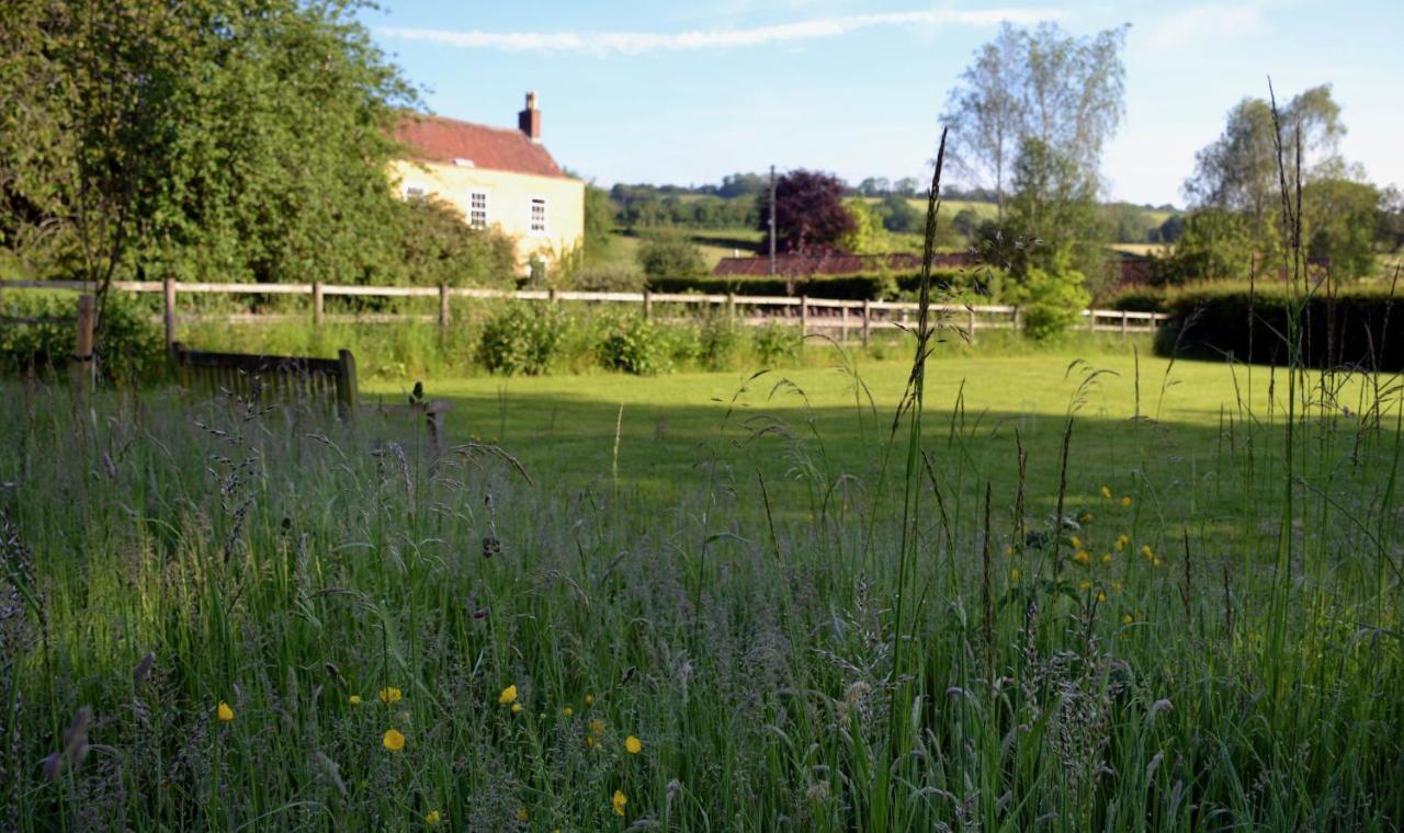 Large Luxury Shepherds Hut With Hot Tub Nr Bath Chalet