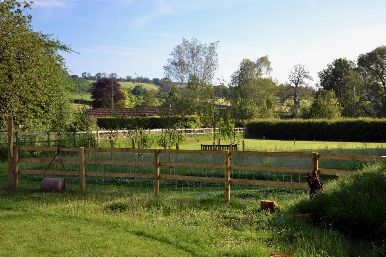 Large Luxury Shepherds Hut With Hot Tub Nr Bath Bristol