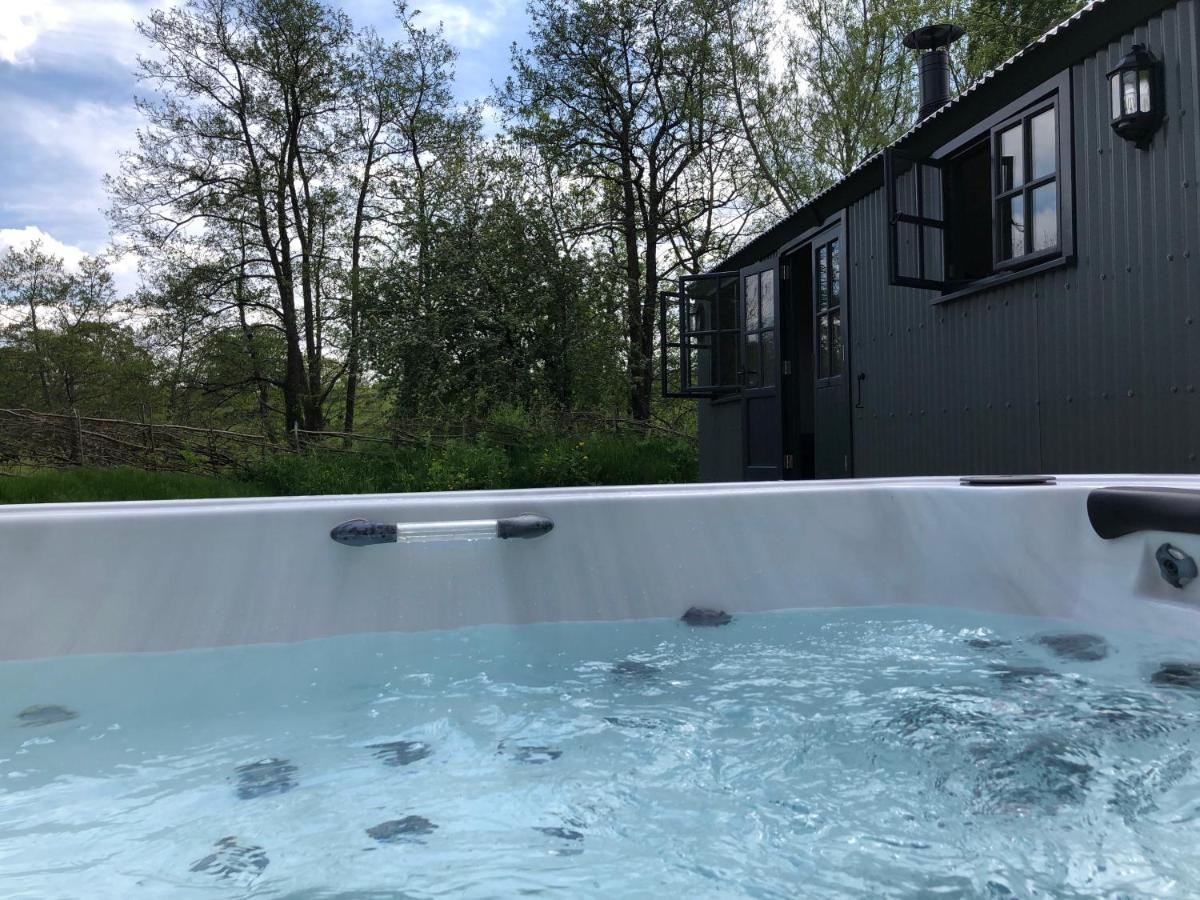 Large Luxury Shepherds Hut With Hot Tub Nr Bath Chalet *