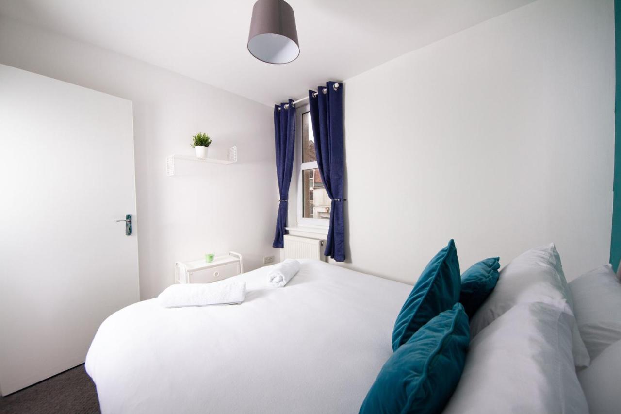 56b Mina Rd Apartment *