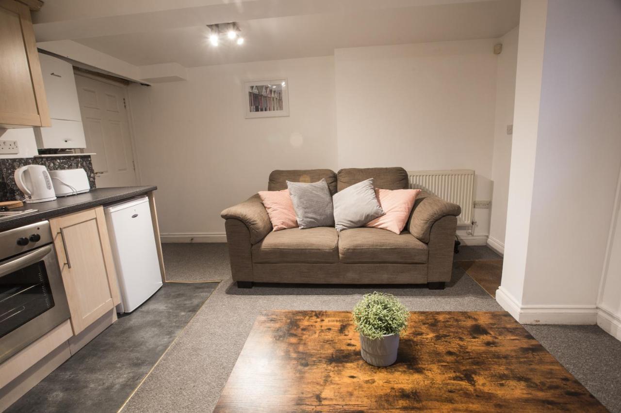 Flat 1, 4 Warden Rd Apartment