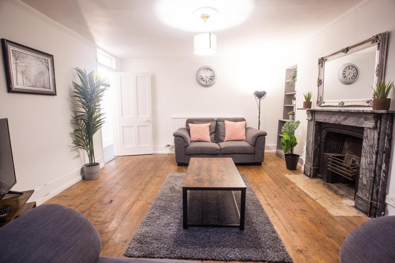 53 Pembroke Rd Apartment *