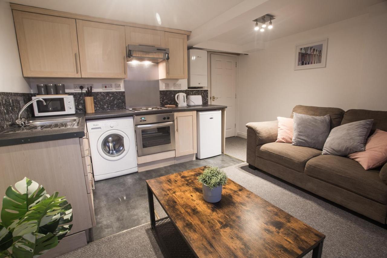 Flat 1, 4 Warden Rd Apartment *