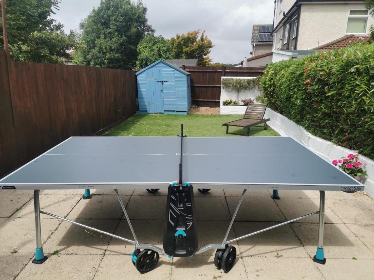 3 Bedroom And Garden In North Holiday home Bristol