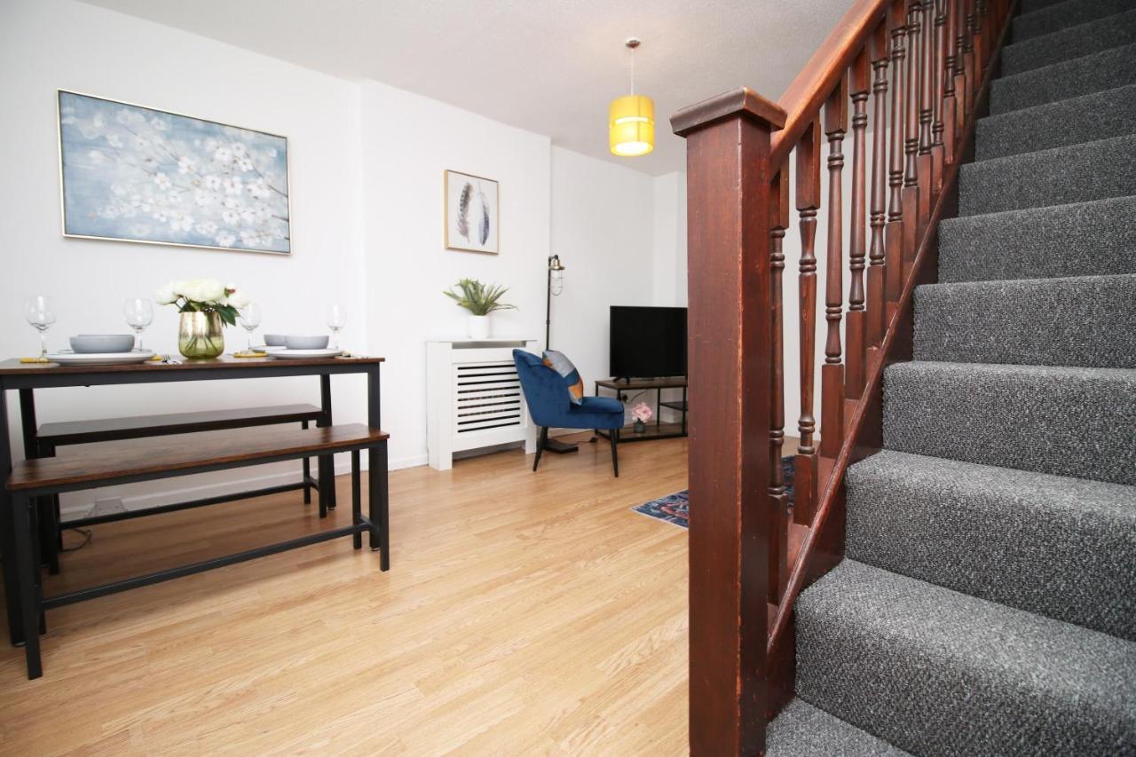 2bedroom Home- Free Parking, Wi-fi & Patio- Available For Long Or Short Term Holiday home Bristol