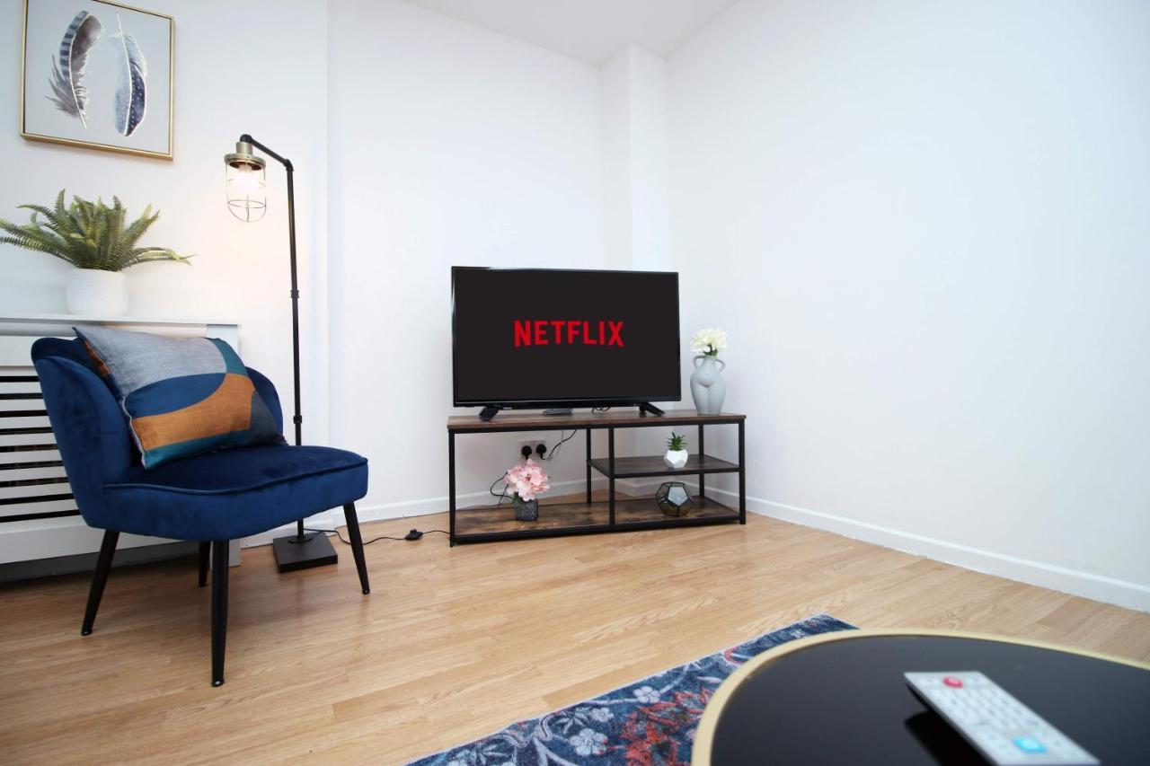 2bedroom Home- Free Parking, Wi-fi & Patio- Available For Long Or Short Term