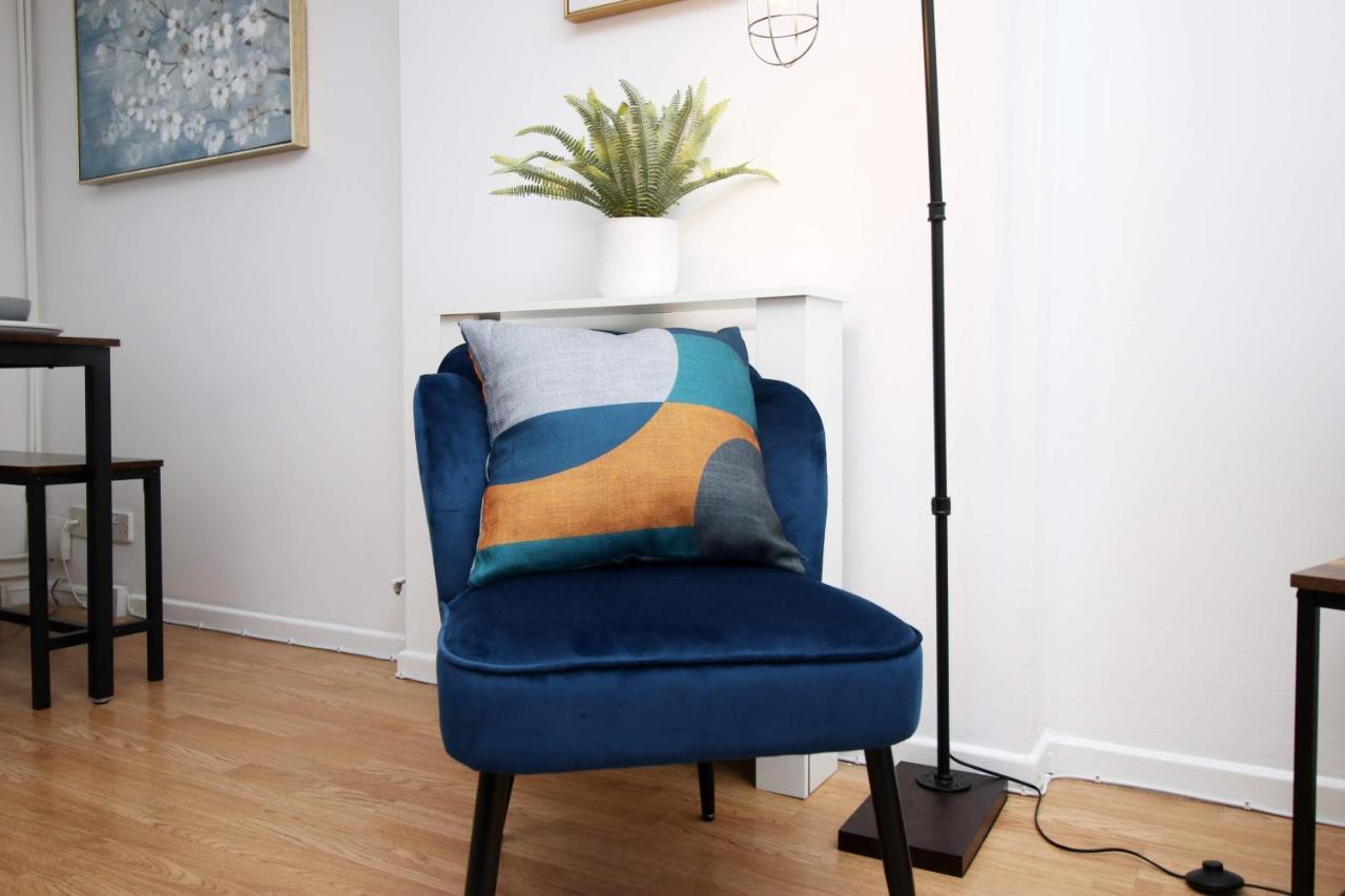 2bedroom Home- Free Parking, Wi-fi & Patio- Available For Long Or Short Term Bristol