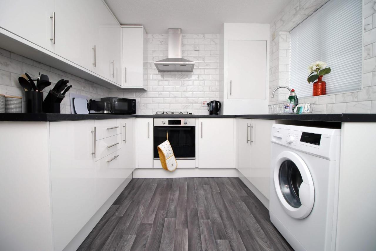 2bedroom Home- Free Parking, Wi-fi & Patio- Available For Long Or Short Term Bristol