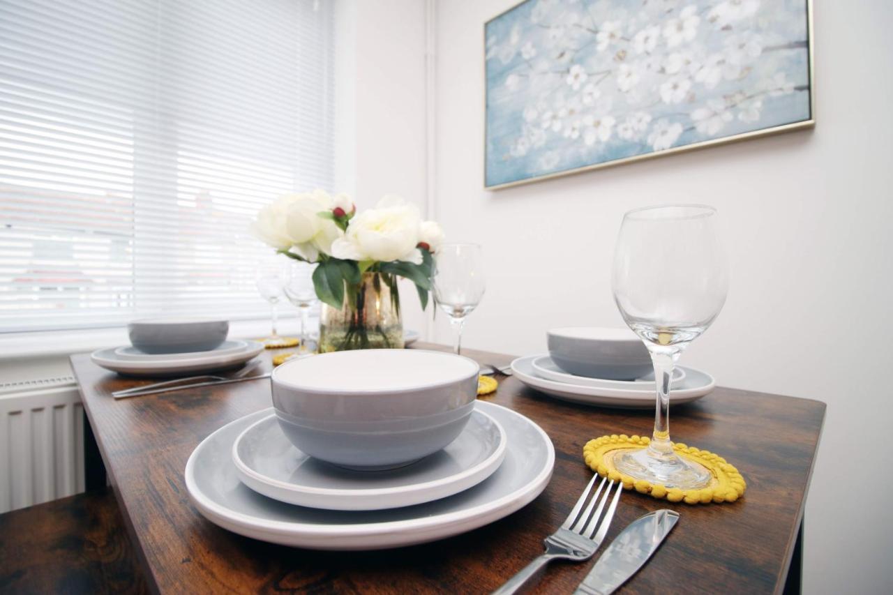 2bedroom Home- Free Parking, Wi-fi & Patio- Available For Long Or Short Term Bristol