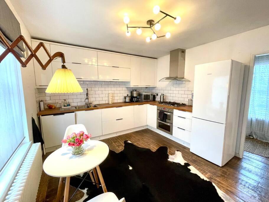 Apartment Gorgeous 2 Bedroom Edge Of Cabot Circus *
