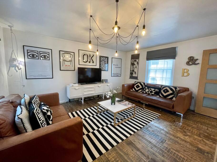 Gorgeous 2 Bedroom Edge Of Cabot Circus *