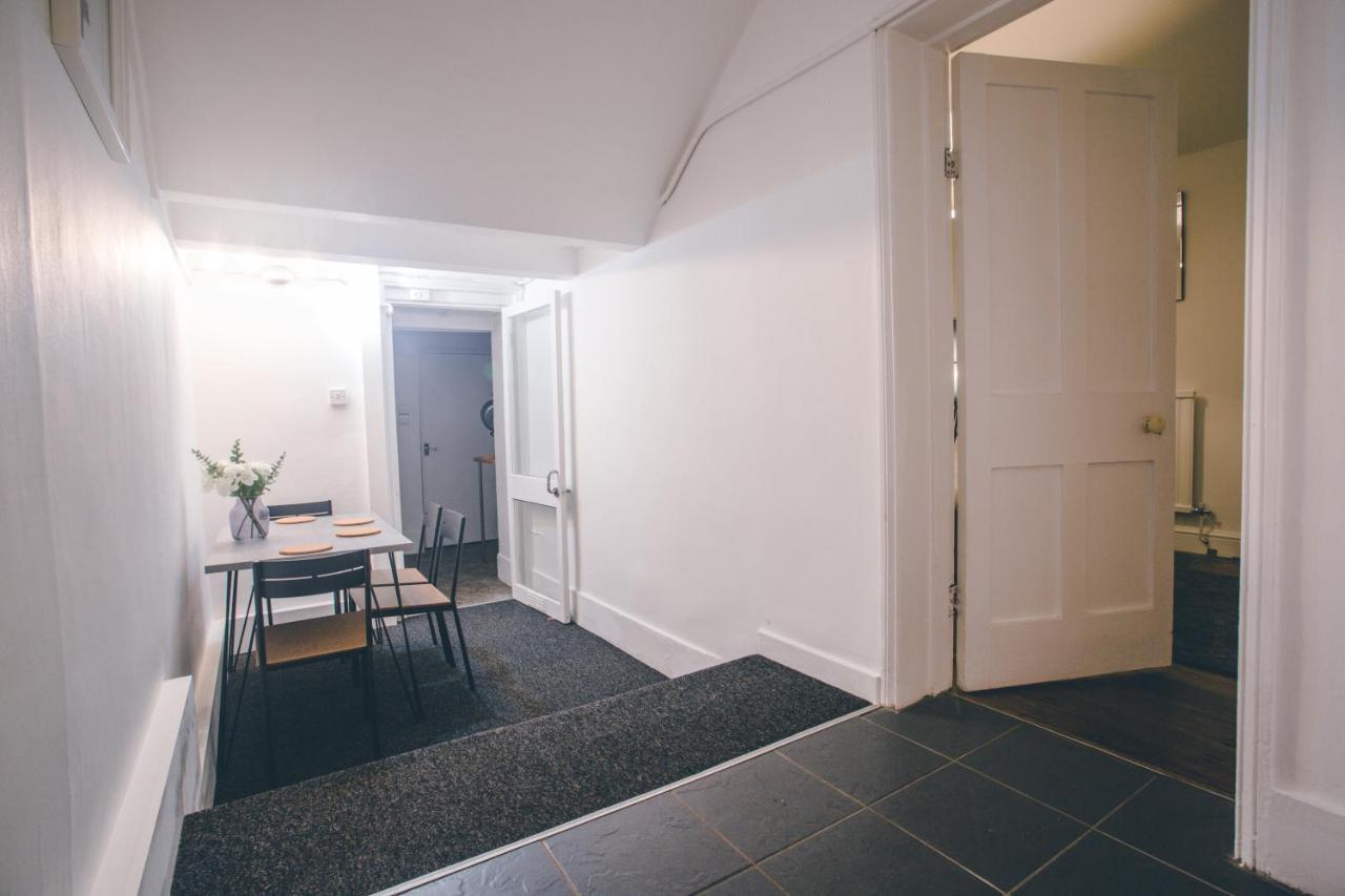 53 Pembroke Rd Apartment