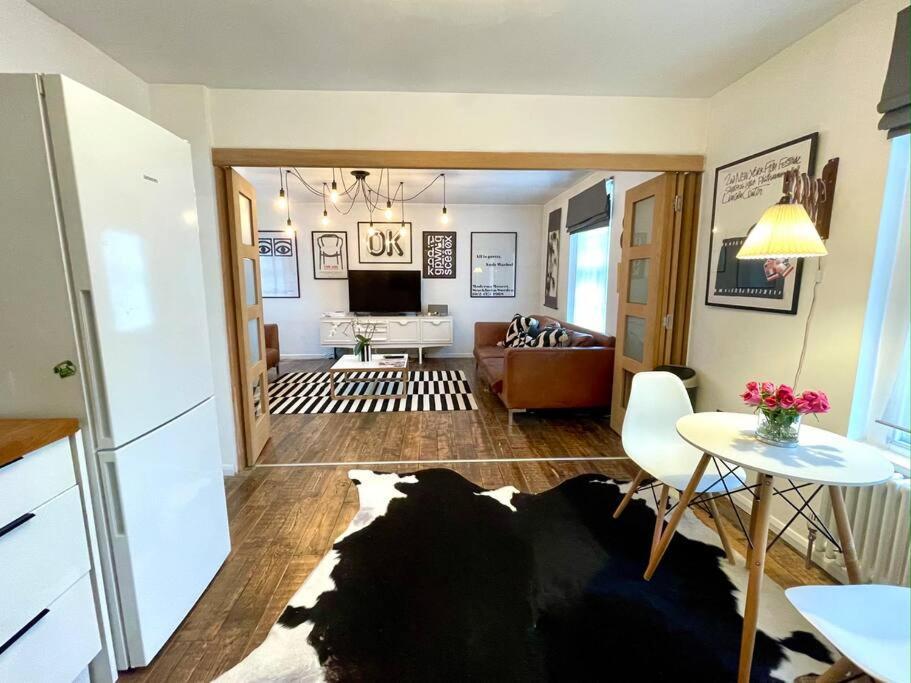 Gorgeous 2 Bedroom Edge Of Cabot Circus Bristol