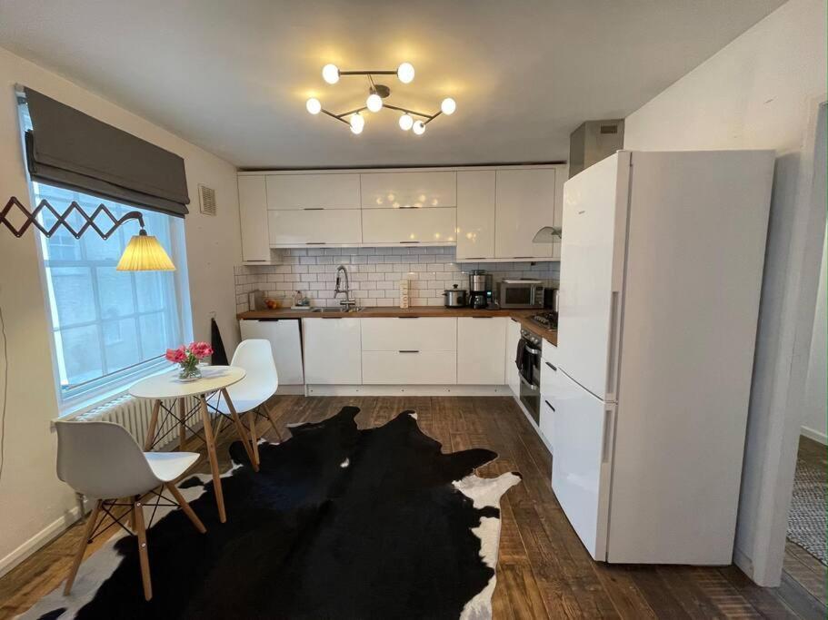 Gorgeous 2 Bedroom Edge Of Cabot Circus Apartment