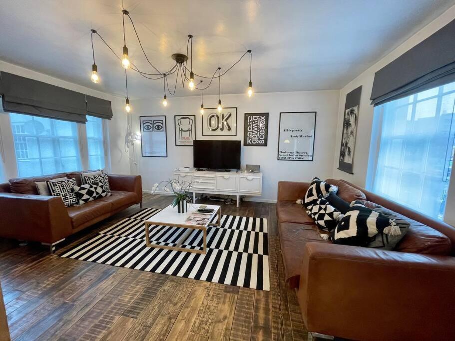 Gorgeous 2 Bedroom Edge Of Cabot Circus