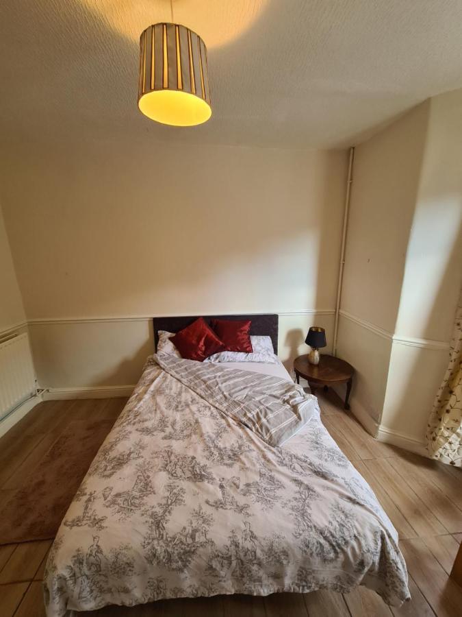 Ground Floor Flat , 31 Lena Street, Easton,bristol Avon, Uk * Bristol