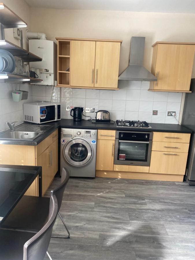 Spacious 4 Bedroom House Near Stokes Croft!! Central!!! *