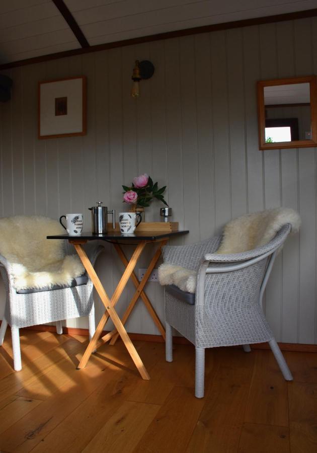 Luxury, Rural Shepherds Hut With Hot Tub Nr Bath *